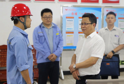 集團領導看望慰問離退休黨員、基層困難黨員和年輕黨員